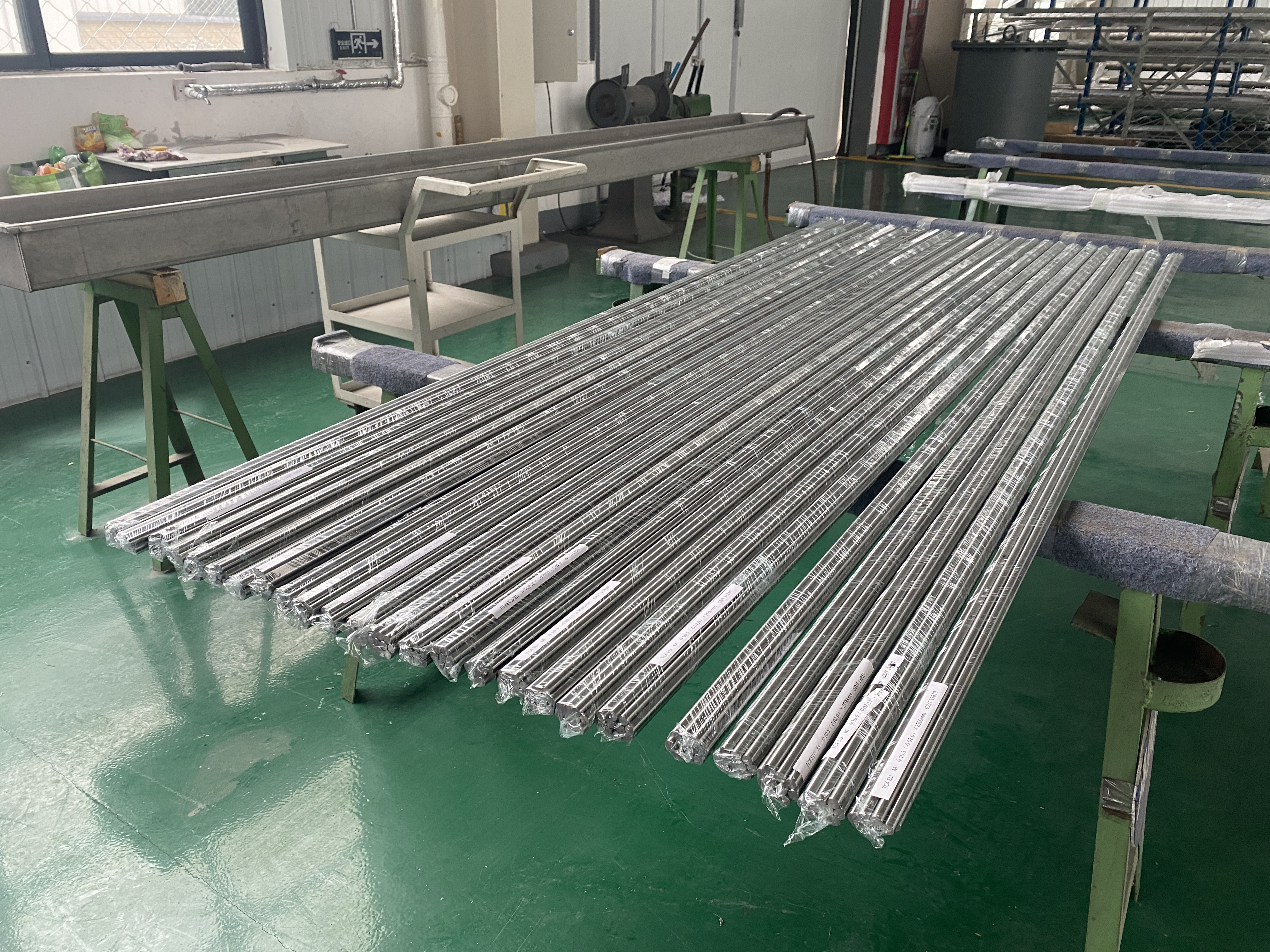High strength titanium bar for aerospace use