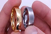 The titanium ring differs from the gold ring.jpg